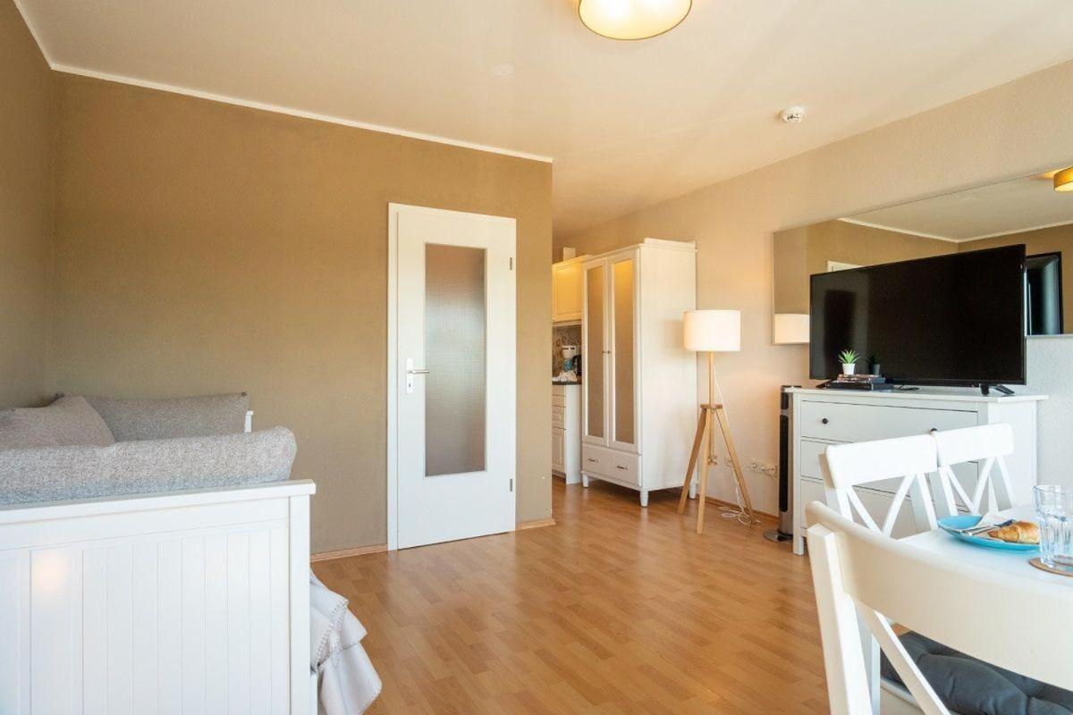 Haus-Steinwarder-7-Wohnung-Strandbude-22 Хайлигенхафен Екстериор снимка
