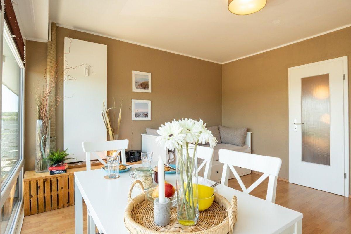 Haus-Steinwarder-7-Wohnung-Strandbude-22 Хайлигенхафен Екстериор снимка