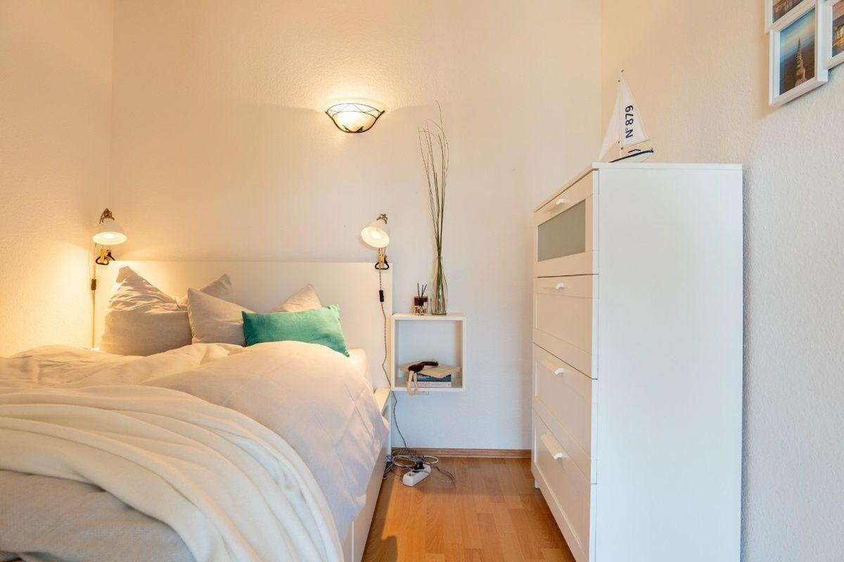 Haus-Steinwarder-7-Wohnung-Strandbude-22 Хайлигенхафен Екстериор снимка